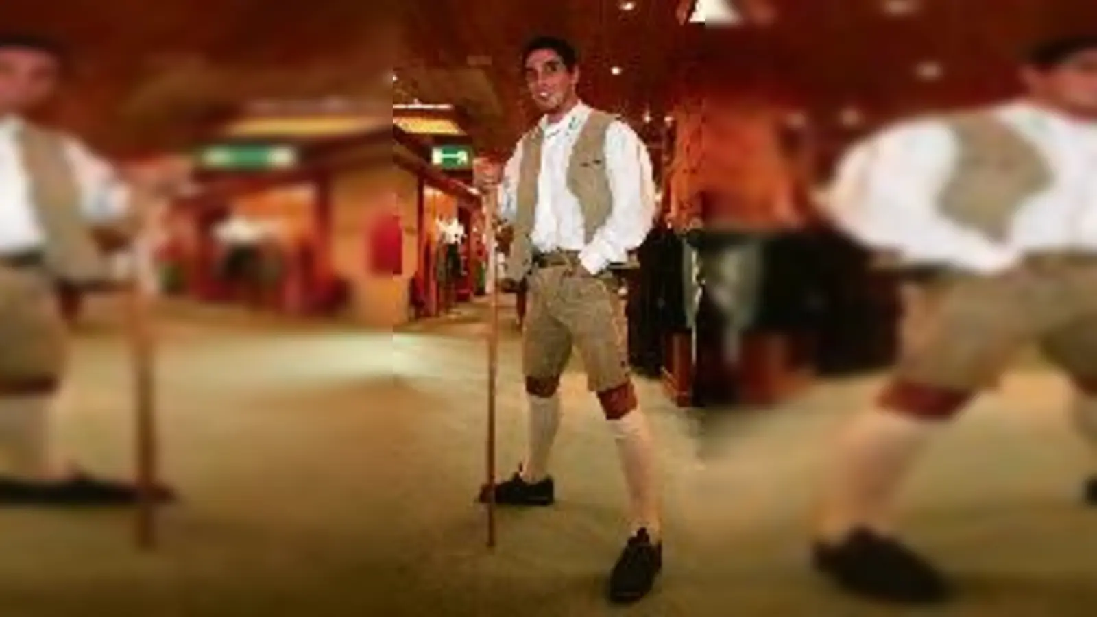 Berkant Göktan in  (Löwen-Wiesn-Tracht.F.: sampics)