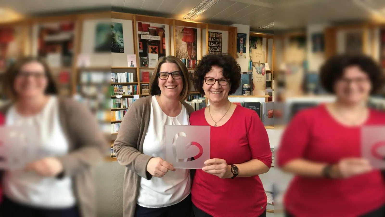 Katrin Schmidt (l.) und Helen Hoff haben noch viele Ideen für die Buchhandlung LeseZeichen. (Foto: T. Glockshuber)