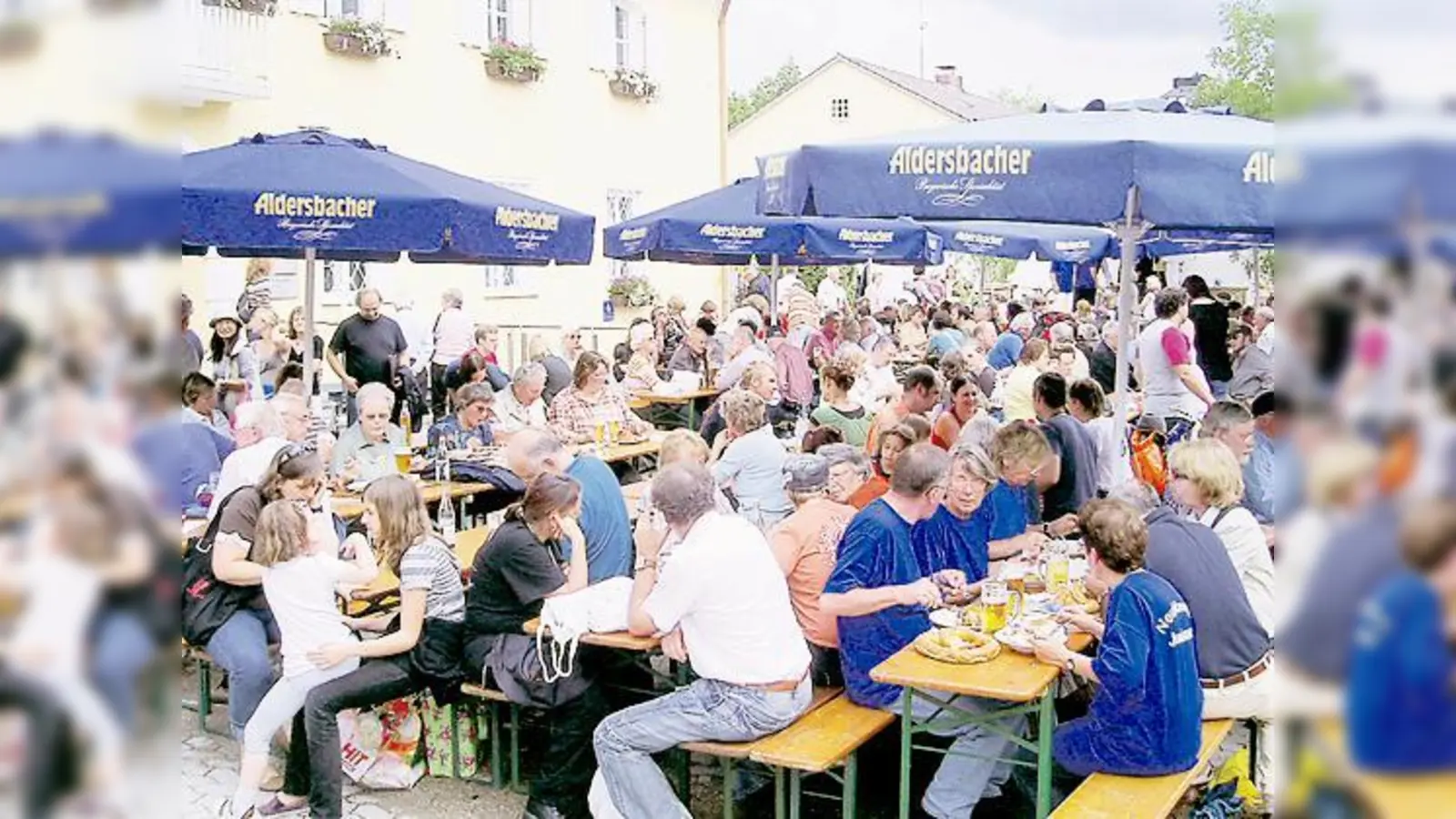 Beim Juni-Markt findet man nicht nur tolle Schnäppchen sondern auch zahlreiche Schmankerl.  (Foto: VA)