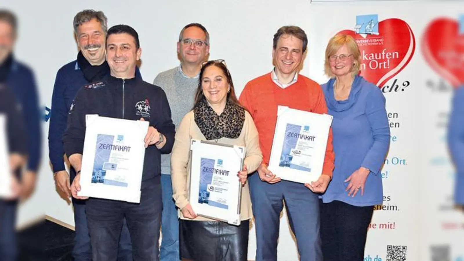 Preisträger des Gütesiegels (v.l.n.r) Georgios Bolousis, Restaurant Poseidon (Laudator Gerhart Meier), Elisabeth Fenke, Naturheilkundliche Zentrum (Laudator Klaus Bachhuber) und Gerhard Kunstwadl, Hotel zum Kurfürst (Laudatorin Gönke Klar). 	 (Foto: VA)