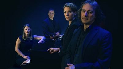 Gemeinsam mit einem kammermusikalischen Quartett tritt Pippo Pollina im alten speicher auf.  (Foto: Filip @derkonzertfotograf)