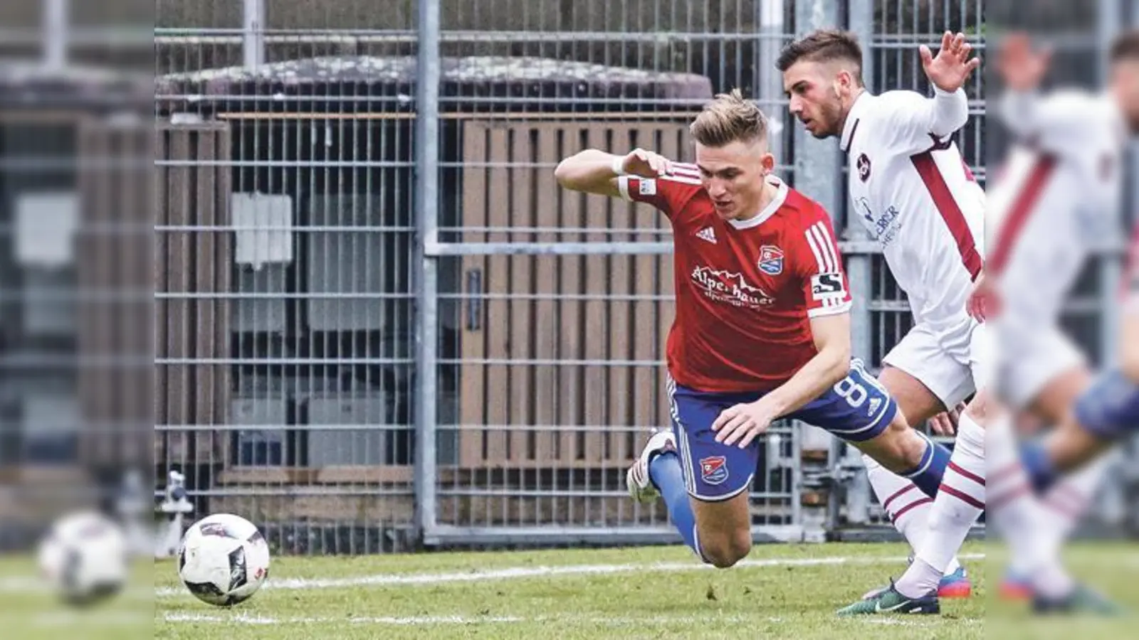 Nicht nur Hain oder Bigalke treffen: Auch Außenverteidiger Max Dombrowka (links) trug sich in Magdeburg in die Torschützenliste ein.	 (Foto: Christian Riedel)