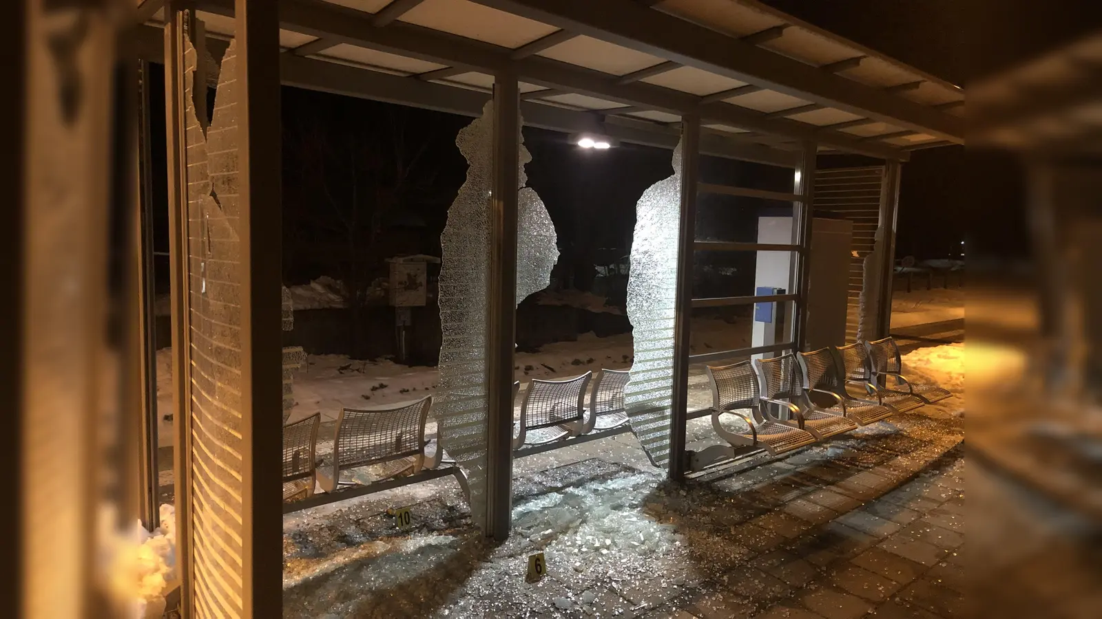 Ein Akt sinnloser Gewalt ereignete sich am Freitagabend am S-Bahnhof Hohenbrunn. (Foto: Bundespolizei)