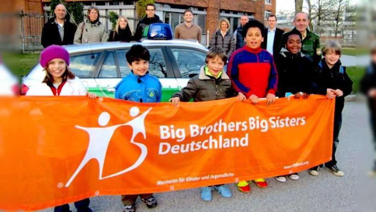 Die Kinder des Förderprogramms wollten bei der Inspektion alles ganz genau wissen.	 (Foto: VA)