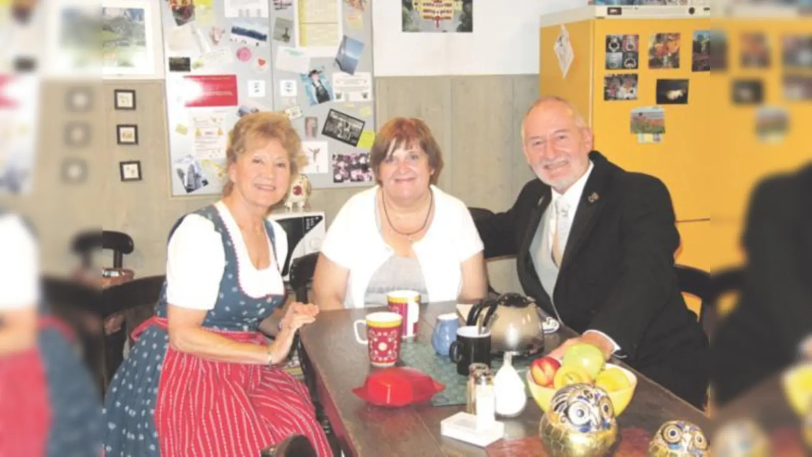 Renate Hofmeister (Bildmitte) mit ihren Filmlieblingen Sepp Schauer und Antje Hagen.  (Foto: Woschée)