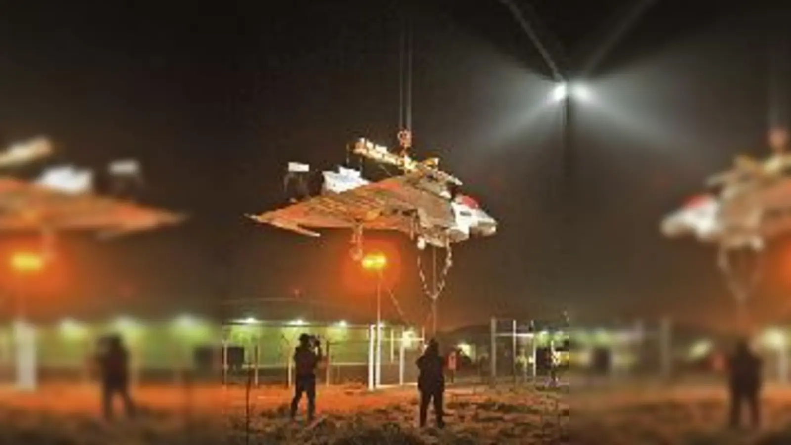 Der allerletzte Landeanflug: Der Eurofighter wurde in einer nächtlichen Sonderaktion der Bundeswehr zur Flugwerft gebracht.  (Foto: Deutsches Museum)