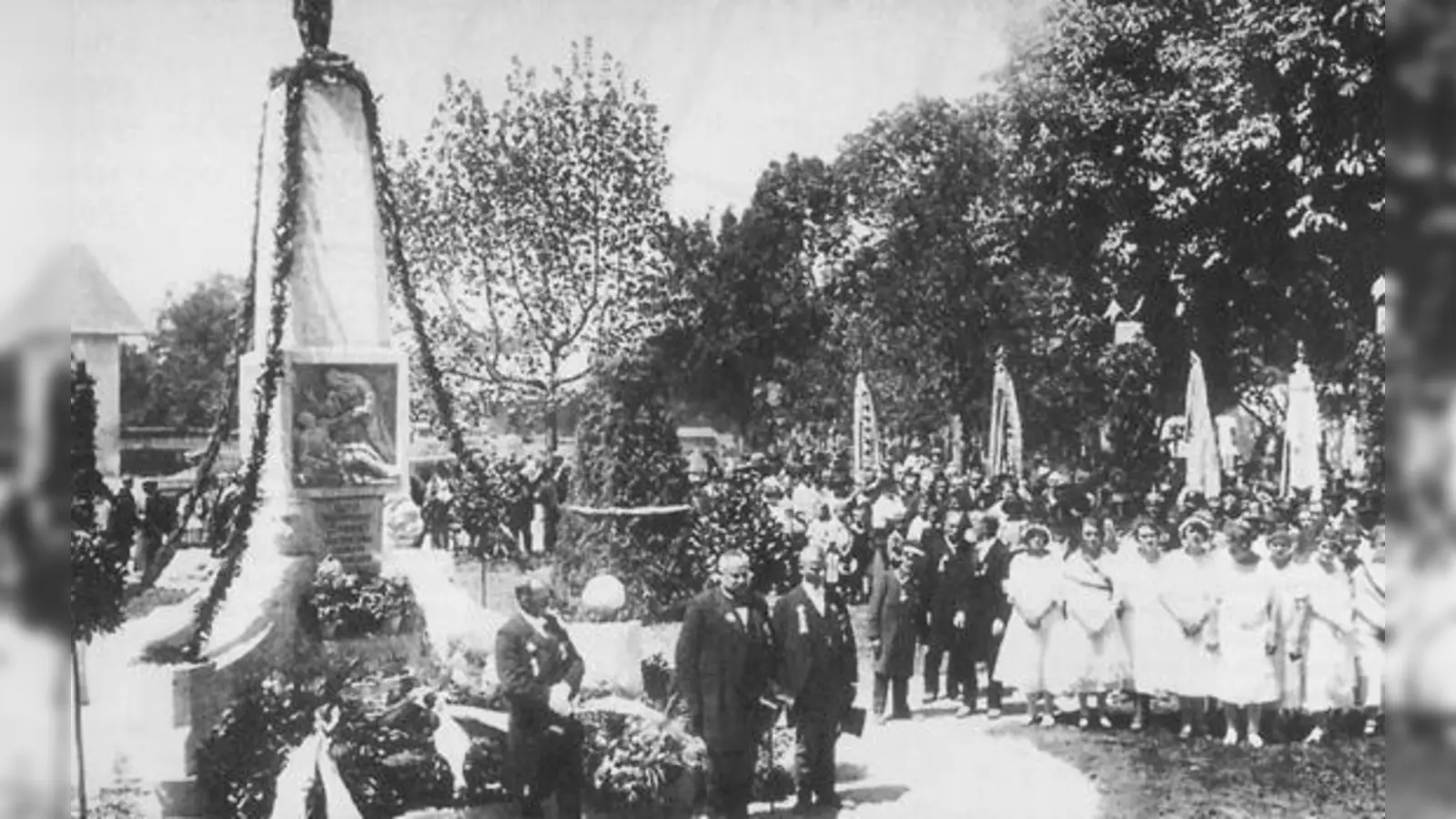 Das Kriegerdenkmal in Unterhaching stammt aus dem Jahr 1925. Nach seiner Sanierung wird es am Volkstrauertag, 19. November, wieder eingeweiht.	 (Foto: VA)