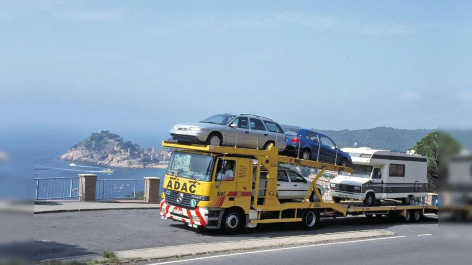 Fällt das Fahrzeug eines Plus-Mitglieds im europäischen Ausland aus und kann vor Ort nicht innerhalb von drei Werktagen repariert werden, organisiert der ADAC kostenlos den Fahrzeugrücktransport. (Foto: ADAC)