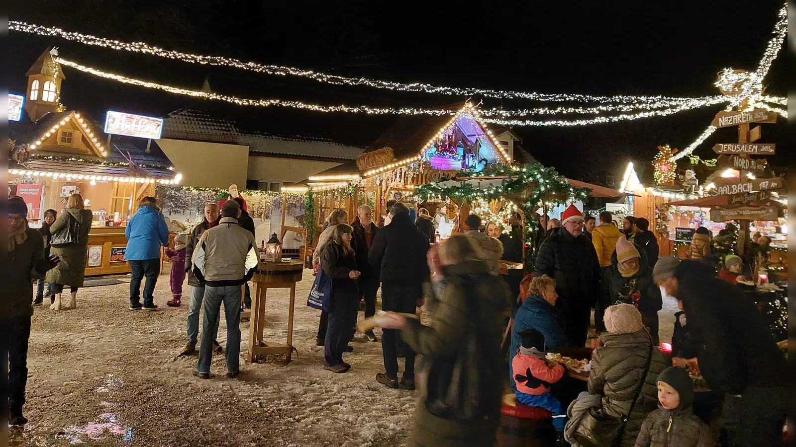 Gemütlich und vorweihnachtlich: Der Moosacher Hüttenzauber am St.-Martins-Platz hat bereits begonnen. (Foto: bas)