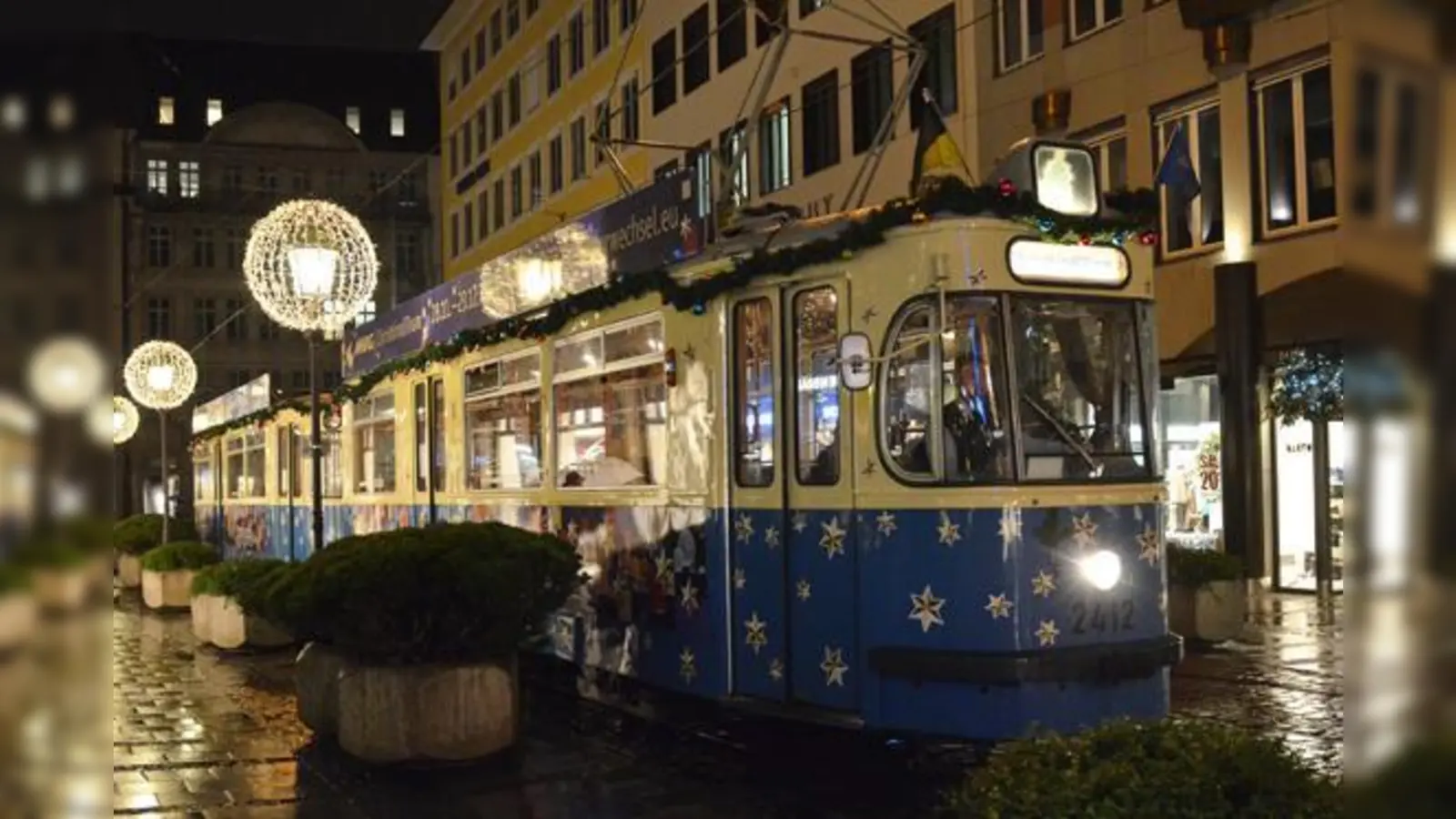 Bitte einsteigen ab 26.11.: Zur Adventszeit dreht eine romantische »Christkindl-Tram« ihre Kreise. 	 (Foto: MVG)