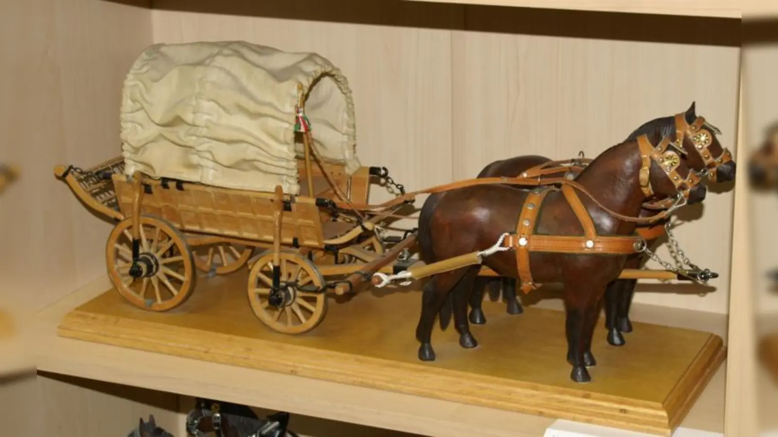 Georg Steins allererstes Modell: ein ungarischer Wagen. (Foto: ar)