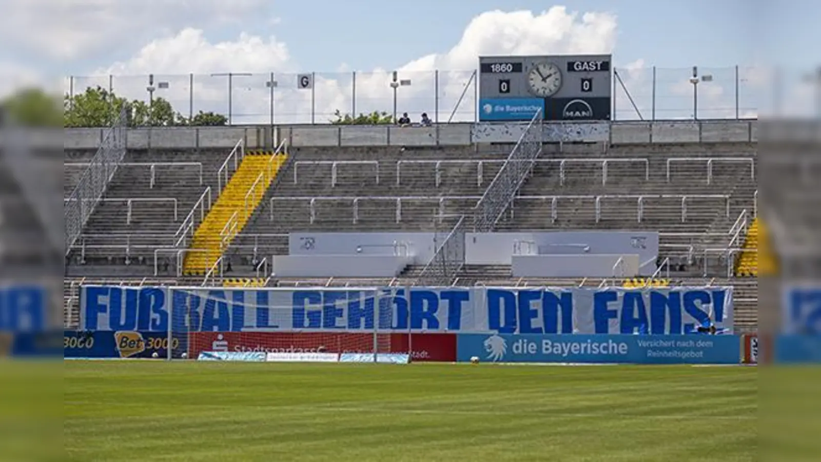 Geisterhaft: Münchner Löwen empfangen Halleschen FC.  (Foto: Anne Wild)