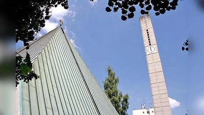 Das Landesamt für Denkmalpflege will die evangelische Kapernaumkirche in der Siedlung am Lerchenauer See unter Denkmalschutz stellen. 	 (Foto: ws)