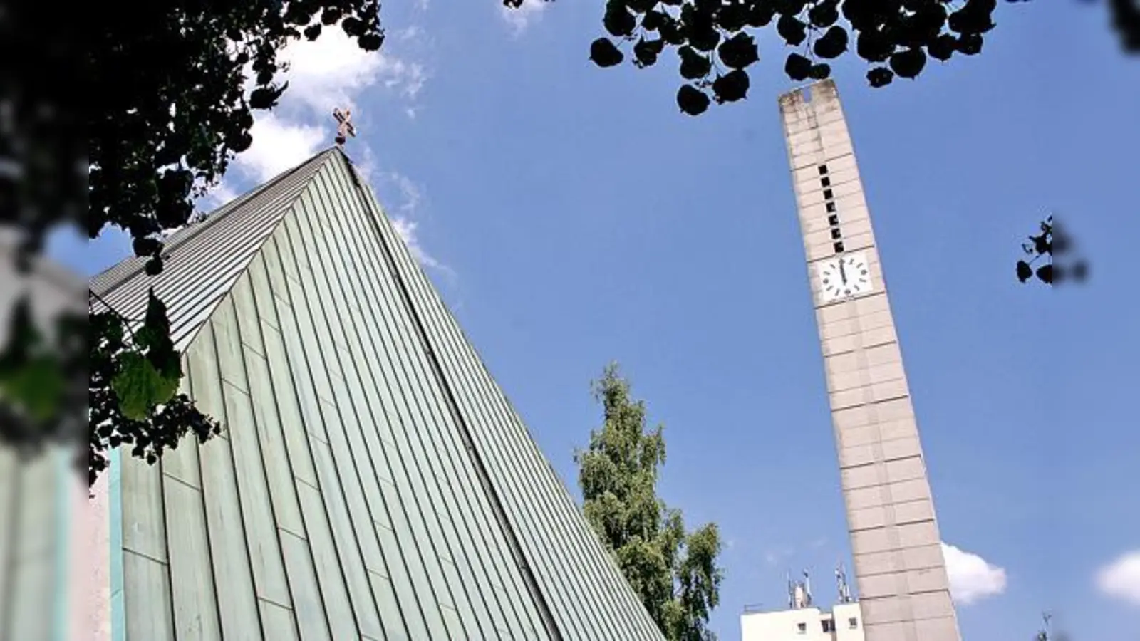 Das Landesamt für Denkmalpflege will die evangelische Kapernaumkirche in der Siedlung am Lerchenauer See unter Denkmalschutz stellen. 	 (Foto: ws)