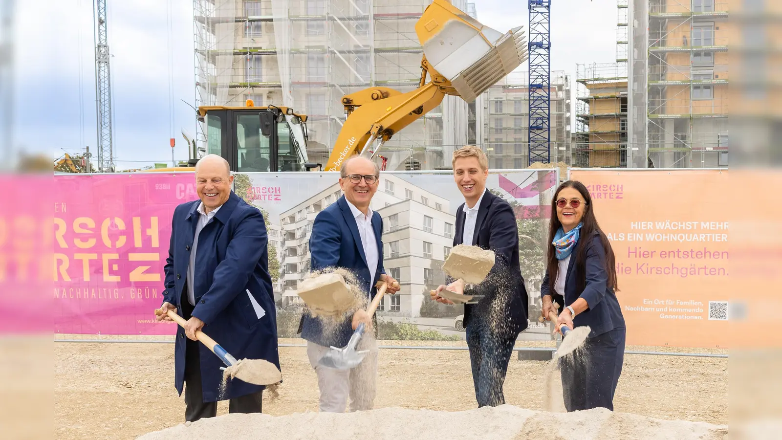 Christian Federspieler (Leiter Real Estate Germany HypoVereinsbank – UniCredit), Wolfgang Bogner, (geschäftsführender Gesellschafter der Eckpfeiler Immobilien Gruppe, Oberbürgermeister Dominik Krause und Stadtbaurätin Elisabeth Merk (von links) setzten den ersten Spatenstich des zweiten Bauabschnitts der Kirschgärten, (Foto: ECKPFEILER)
