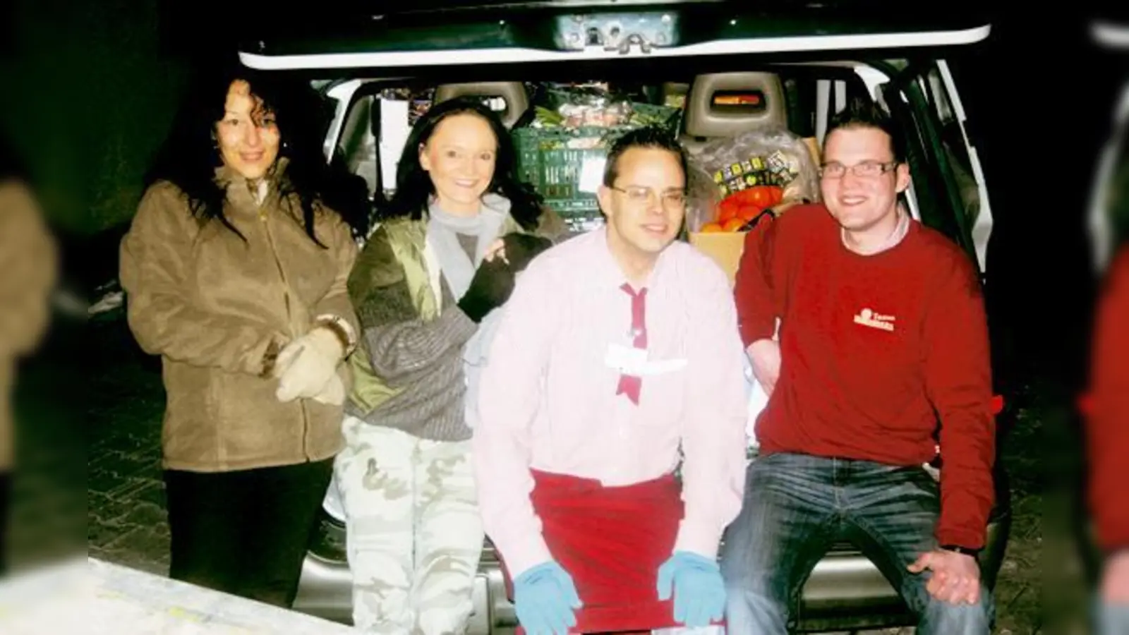 Frauke Brandenburg, Simone Ziplies, Schichtleiter Frank Müller und Marktleiter Martin Graner vom Simmel in Pullach nach getaner Arbeit.  (Foto: Polschak)