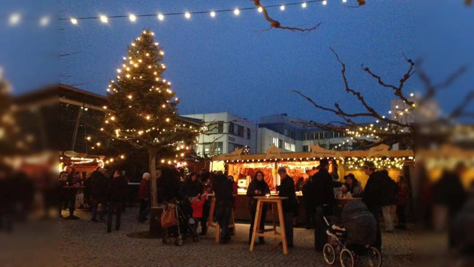 Christbaum und Weihnachtsbuden bilden die stimmungsvolle Kulisse des Germeringer Adventsmarkts. (Foto: pst)