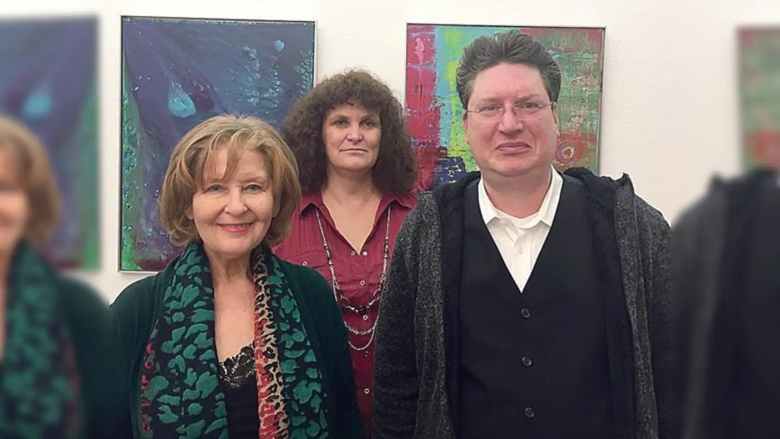 Gelungene Vernissage: Hiltrud Broschei, Astrid Schweizer und Bernd Schillmeier (von links nach rechts).	 (Foto: privat)