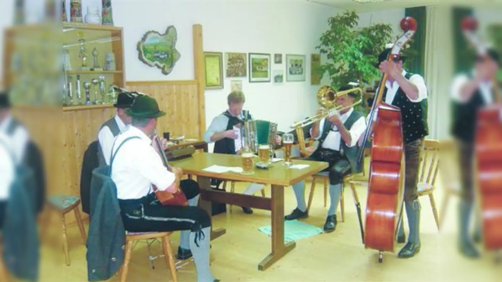 Musikanten und Sänger bereiteten dem Publikum einen zünftigen Volksmusik-Abend. (Foto: pi)