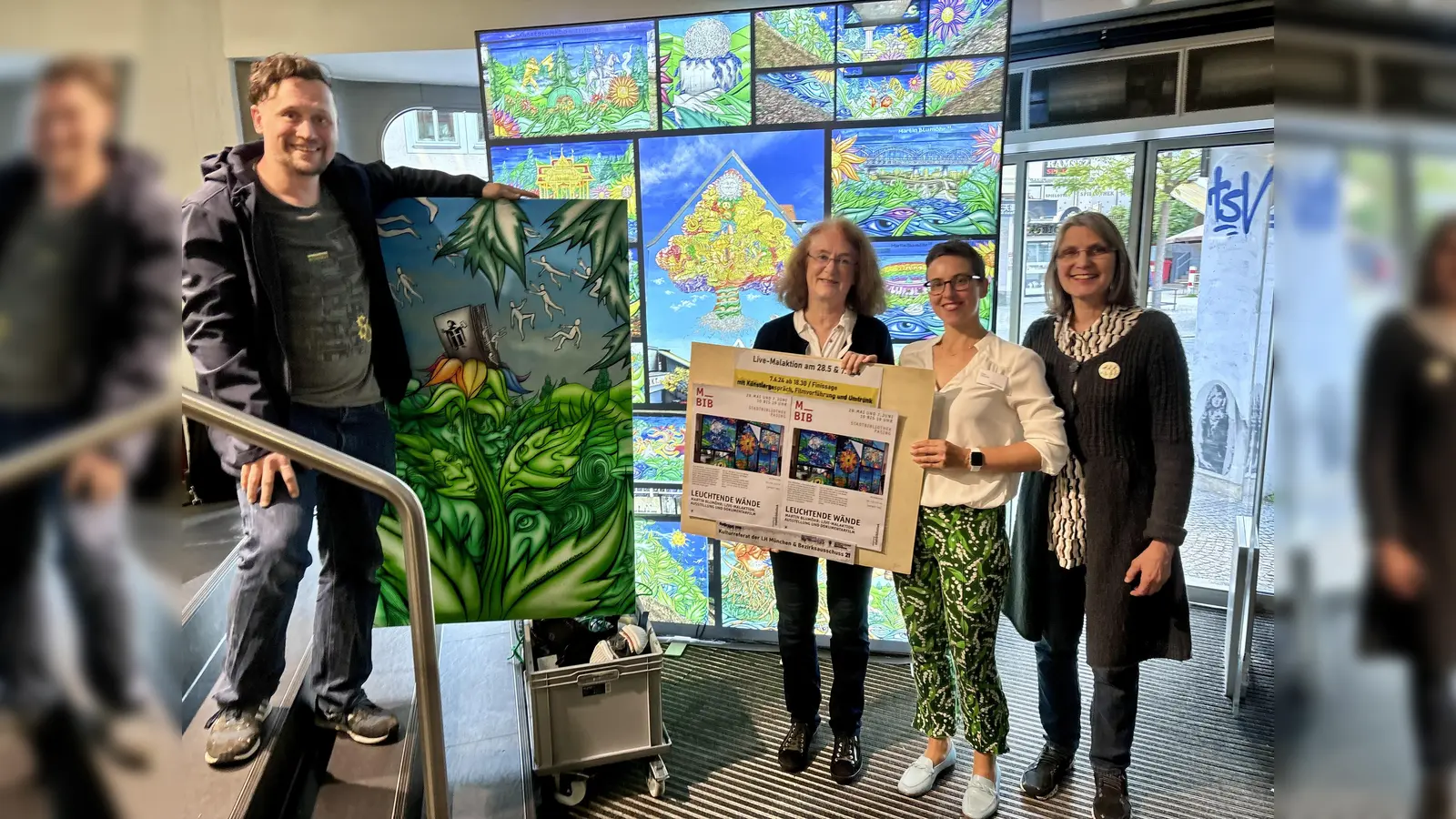Martin Blumöhr, Maria Osterhuber-Völkl, Elisabeth Straube von der Stadtbibliothek und Constanze Söllner-Schaar bei der Finissage der Festwoche „Zehn Jahre Tunnelblick”:  (Foto: Ulrike Seiffert)