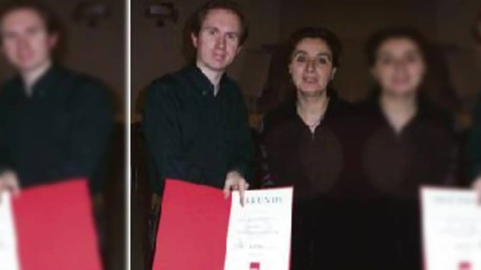 Dr. Mike Malm überreicht Stadträtin Monika Renner die  (Urkunde.Foto: SPD)