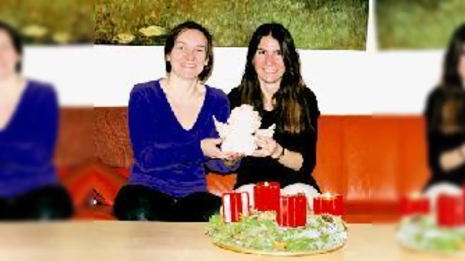 Die beiden Mütter Vera Koch und Martina Hilmer (v. l.) aus Riemerling sind unsere Weihnachtsengel im Jahr 2008. (Foto: Woschée)