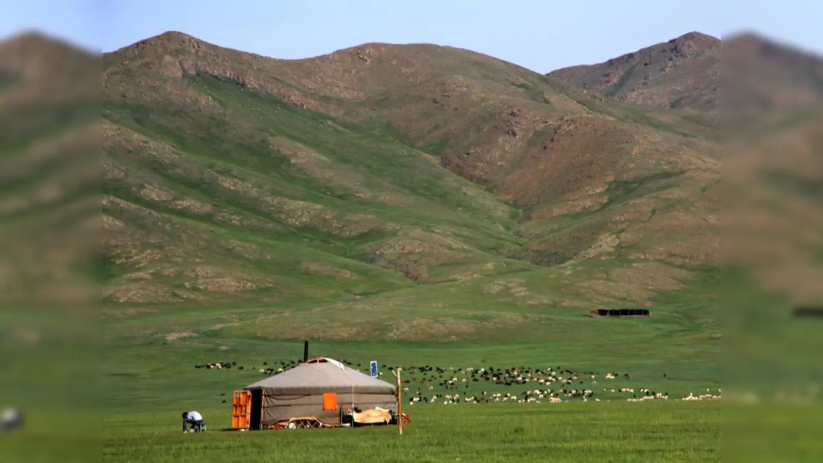 Jurten, Herden und eine faszinierende Landschaft: die Mongolei (Foto: Dieter Messerle)