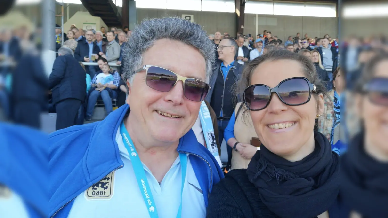 Verena Dietl mit Stadtratskollege Gerhard Mayer im Grünwalder Stadion. (Foto: privat)