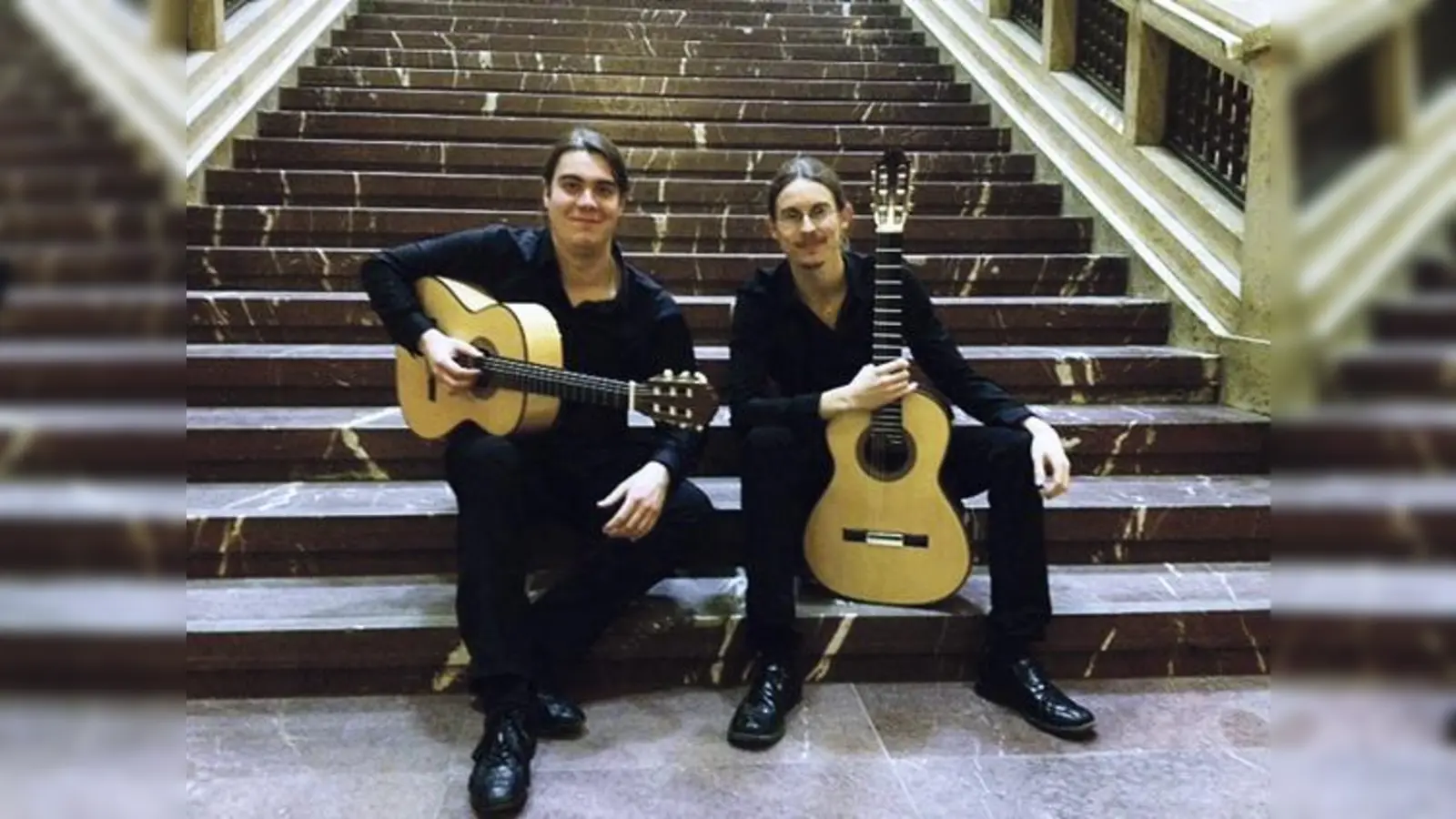 Die Gitarristen Moritz Kunkel und Andreas Michler zu Gast im Giesinger Bahnhof.	 (Foto: VA)