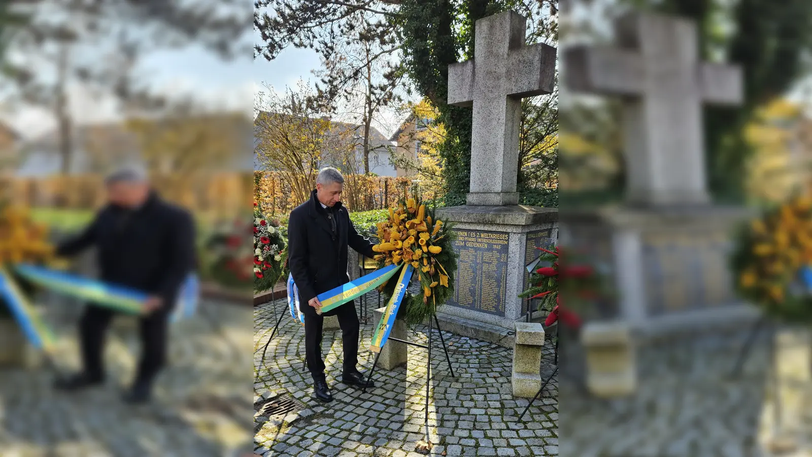 Am Volkstrauertag wurde in ehrendem Gedenken an die in den Kriegen Gefallenen Kränze niedergelegt. (Foto: Stadt USH)