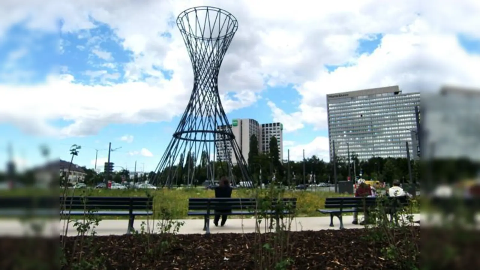 Mehr Blumen oder doch lieber Bäume? Einigkeit besteht wenigstens darin, dass die »Aufenthaltsqualität« rund um die Mae West besser werden muss.	 (Foto: hgb)