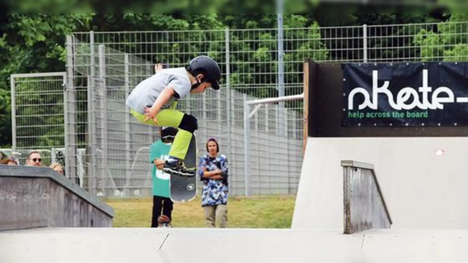 Beim zweiten Skateboard Teamwettbewerb in Grasbrunn konnten die Teilnehmer ihre Grenzen ausloten und tolle Moves zeigen.	 (Foto: Florian Bretschneider)