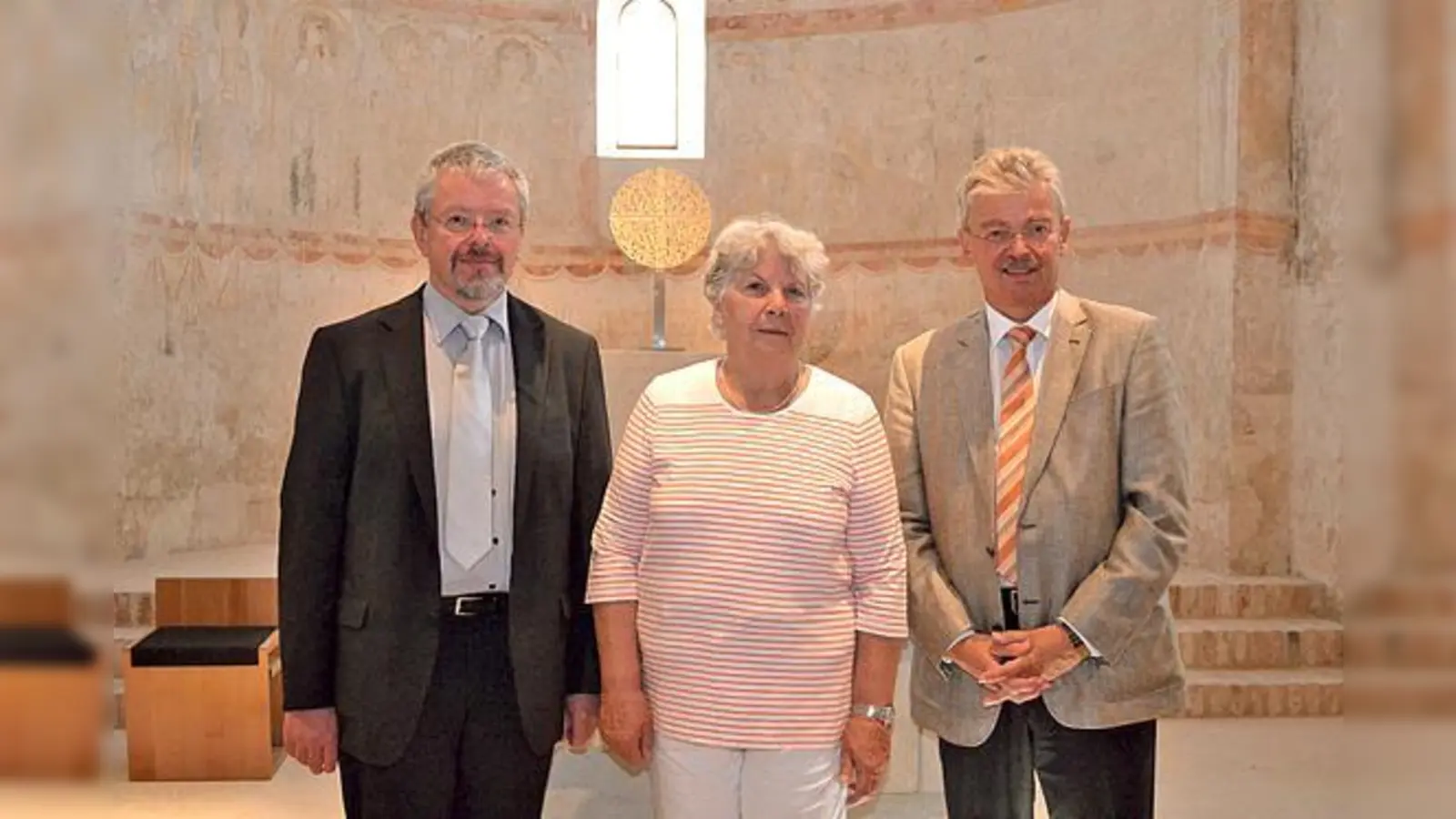 Hauptabteilungsleiter für Kunst Norbert Jocher, Vorsitzende des Fördervereins Roswitha Riess und Ressortleiter für Bauwesen und Kunst im Ordinariat Hans-Jürgen Dennemarck (v.l.n.r.).	 (Foto: ar)