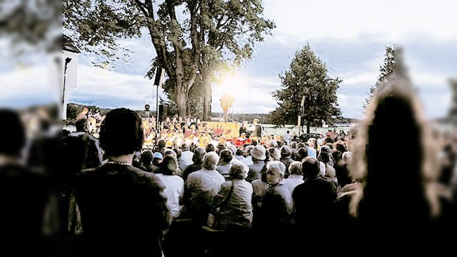 Ein Sonnwendfeuer und zünftige Musik erwartet die Besucher in Siegertsbrunn.  (Foto: Veranstalter)