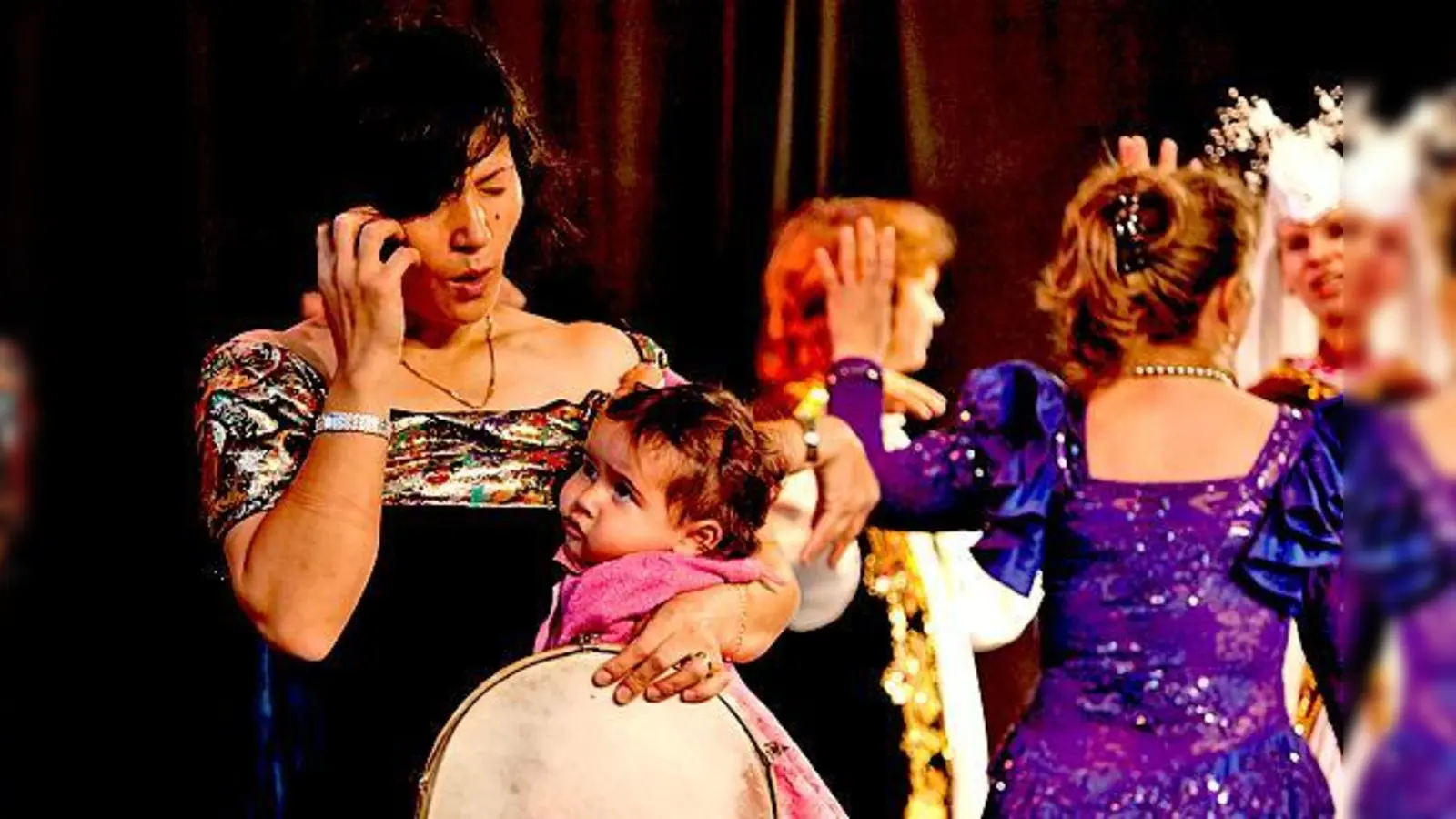 Flüchtlingsfrauen aus aller Herren Länder erzählen von ihrem Leben.	 (Foto: Theater)