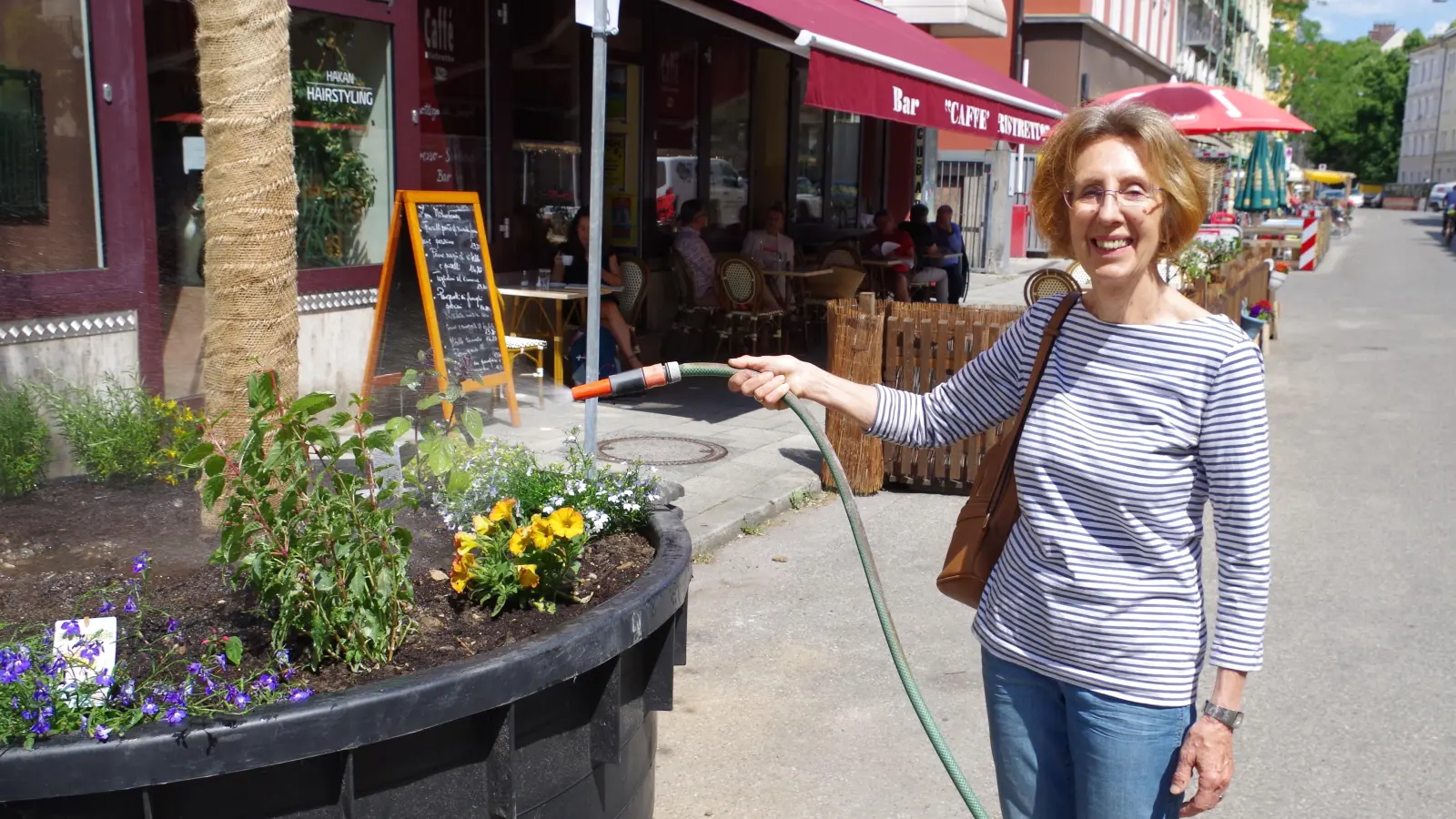 Projektinitiatorin der „Kazmair-Allee“ ist Sylvia Hladky, die noch Gießpaten sucht. (Foto: Beatrix Köber)