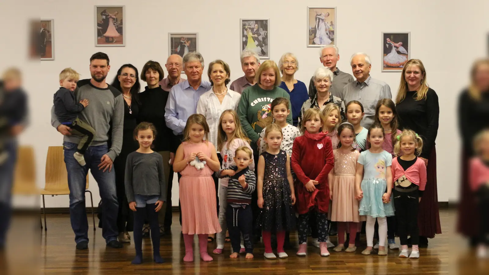 Alt und Jung feierten beim TSV Unterhaching gemeinsam eine fröhliche Weihnachtsfeier.  (Foto: VA)