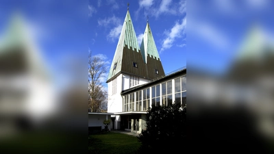 In der evangelischen Heilig-Geist-Kirche wird ein prachtvoller Einzug mit Musik und einem kleinen Fahnenmeer erwartet. (Foto: privat)
