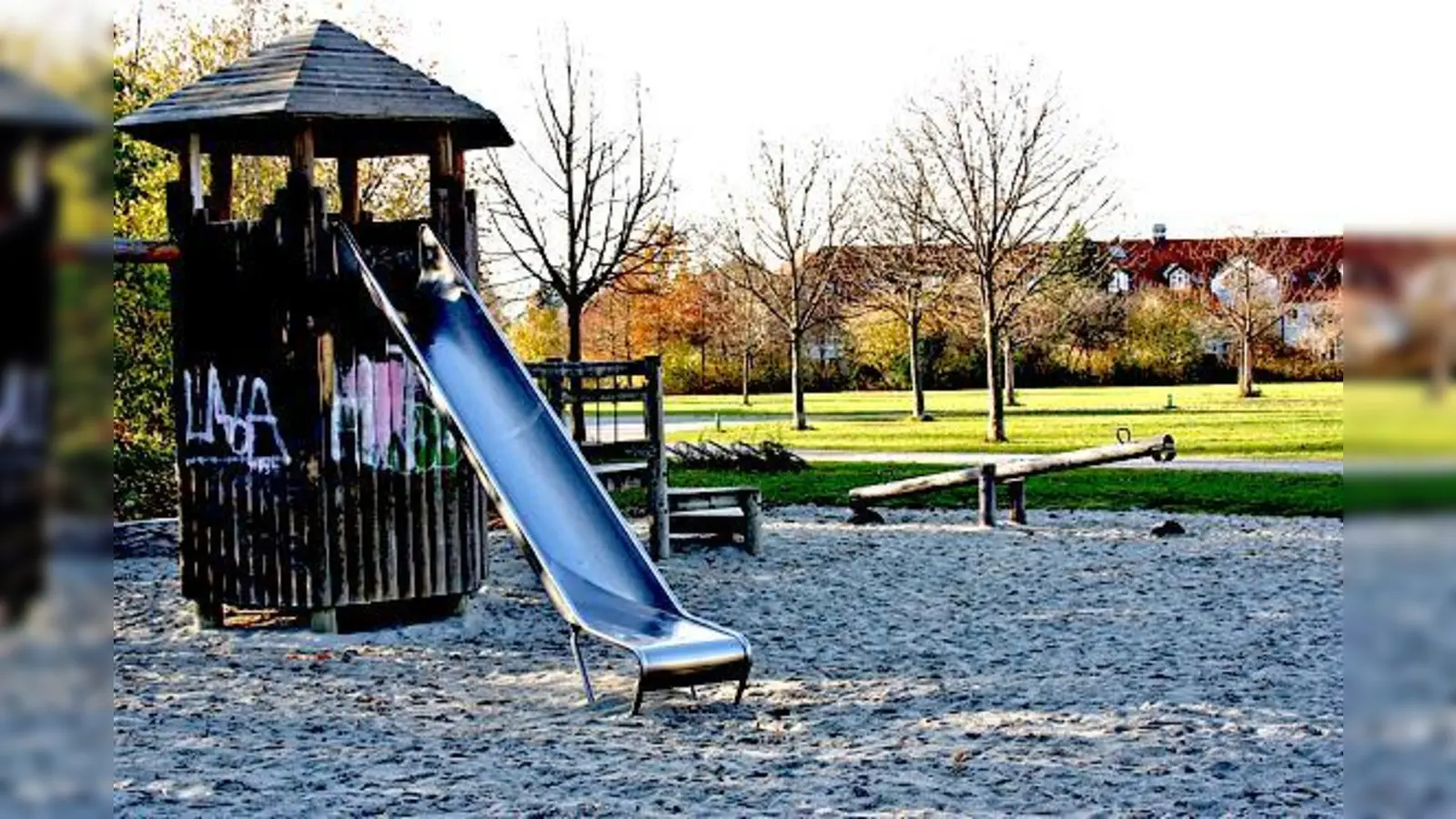 Der städtische Spielplatz zwischen Bocksdornstraße und Krempelhuberplatz soll noch heuer einen Seilgarten mit Einzelgeräten bekommen. 	 (Foto: ws)