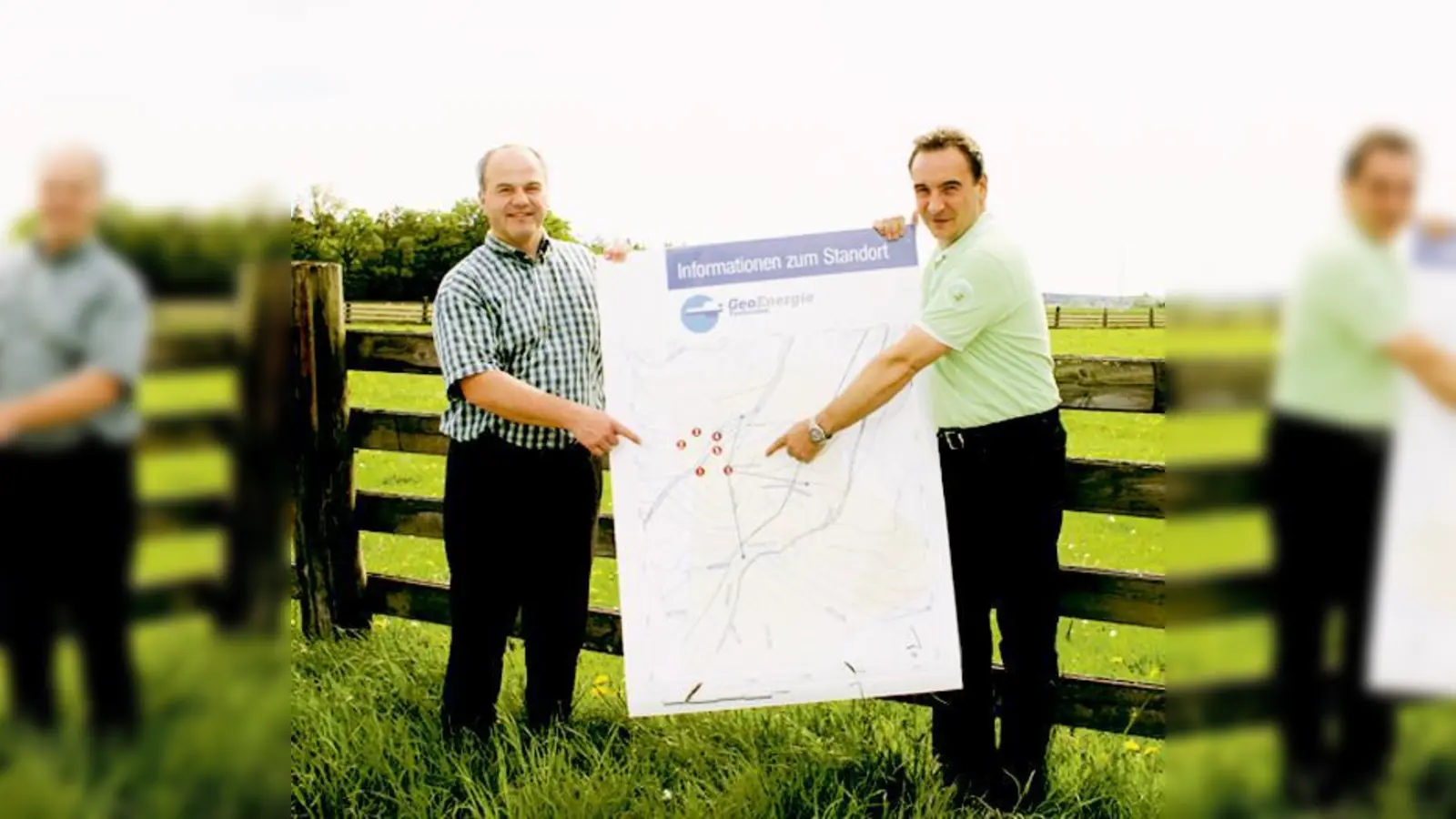 Der Leiter des Biomasseheizkraftwerks, Rudolf Eder und Firmenchef Josef Leserer hoffen bald mit den Arbeiten zur Geothermieanlage anfangen zu können.   (Foto: Woschée)