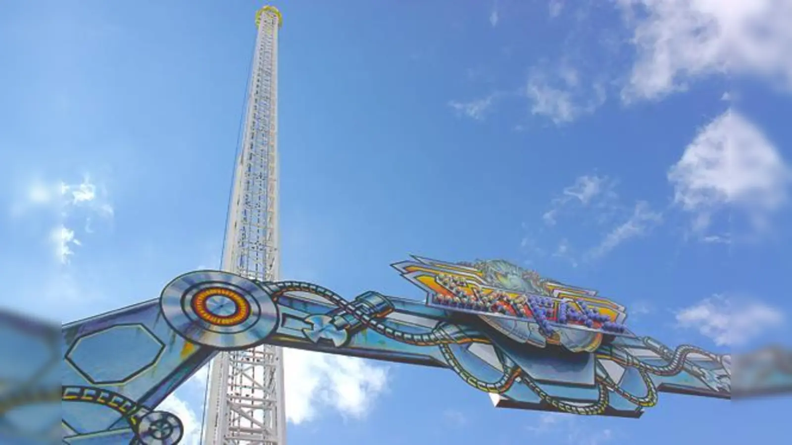 70 Meter in die Tiefe geht es mit dem »Sky Fall«, der erstmals auf der Wiesn vertreten ist.	 (Foto: sk)