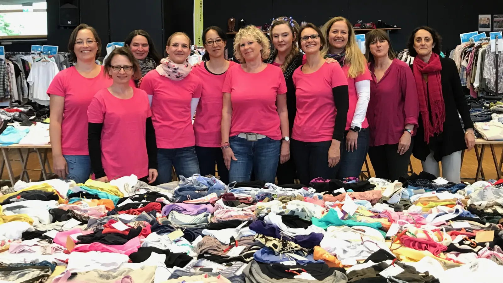 Ein Teil des Orga-Teams, das die 1. Ladies-Night in Neubiberg mit großem Erfolg durchgeführt hat. (Foto: hw)