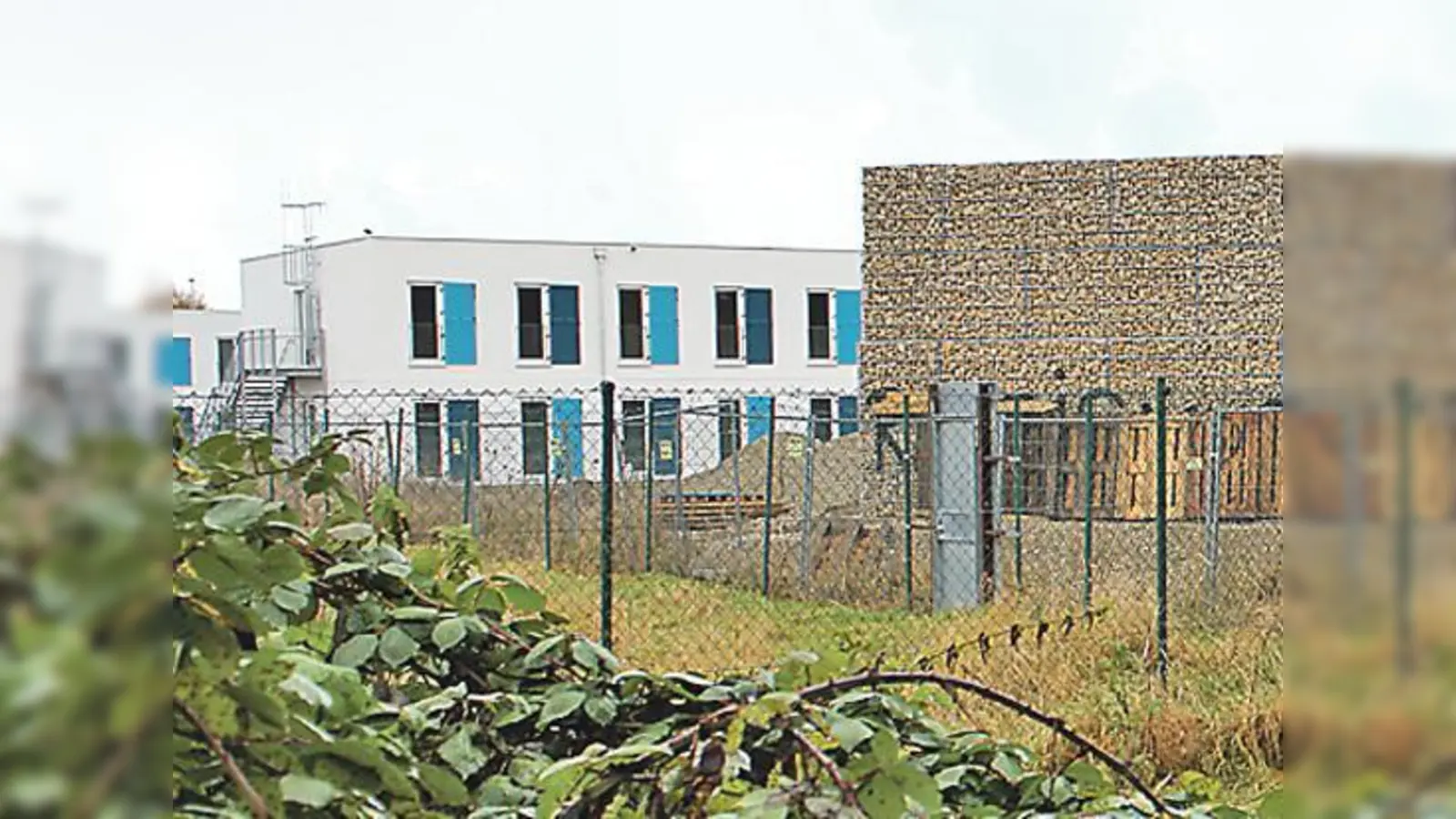 Längst hätte die Flüchtlingsunterkunft in der Nailastraße in Neuperlach eröffnet werden sollen.	 (Foto: ar)