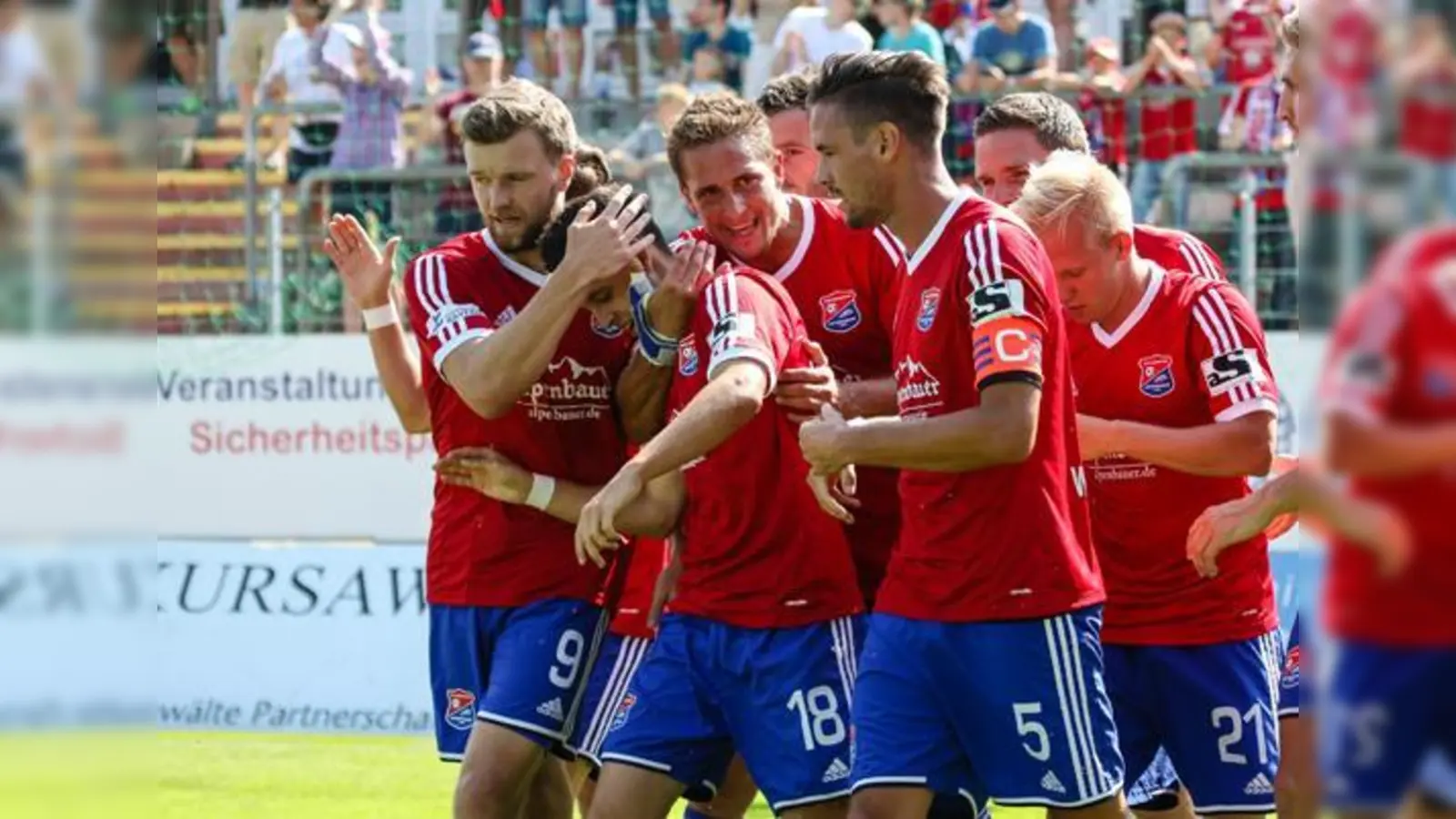 95 Tore haben die Rot-Blauen in dieser Saison erzielt. Wenn morgen noch ein paar dazu kommen, ist die Tür zur Dritten Liga weit offen.	 (Foto: Christian Riedel)