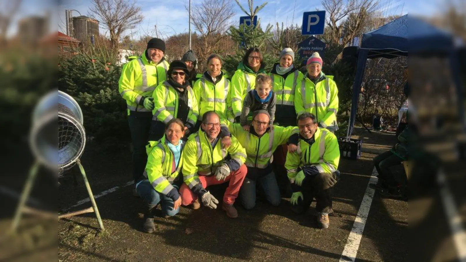 Die Eltern verkaufen zum fünften Mal Christbäume, um den Verein „Kinder ohne Hunger” zu unterstützen. (Foto: Kinder ohne Hunger)