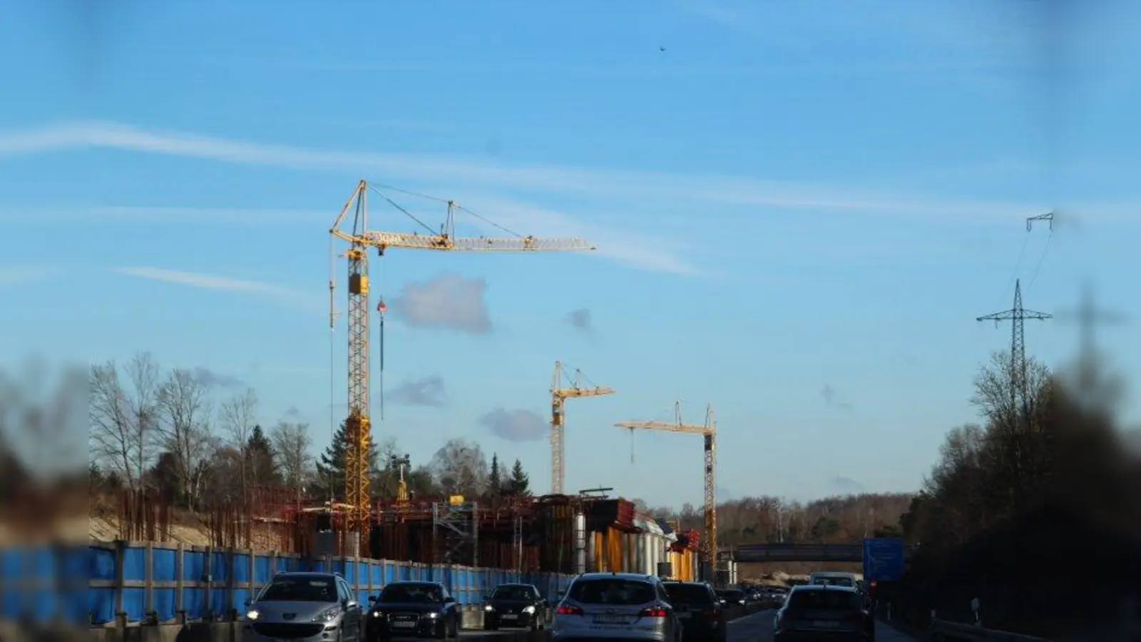 Langsam nimmt die Lärmschutzgalerie Formen an. (Foto: pst)