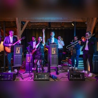 Tanzbare Grooves mit markantem Bläsersound zwischen Pop, Funk, Soul, Rock und aktuellen Charts gibt es mit den Brass Tacks bei der Neuhauser Musiknacht. (Foto: Anna Futter Fotografie)
