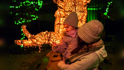 Herzergreifende Momente für die ganze Familie bietet der Lichterpark LUMAGICA . (Foto: CAVALLUNA)