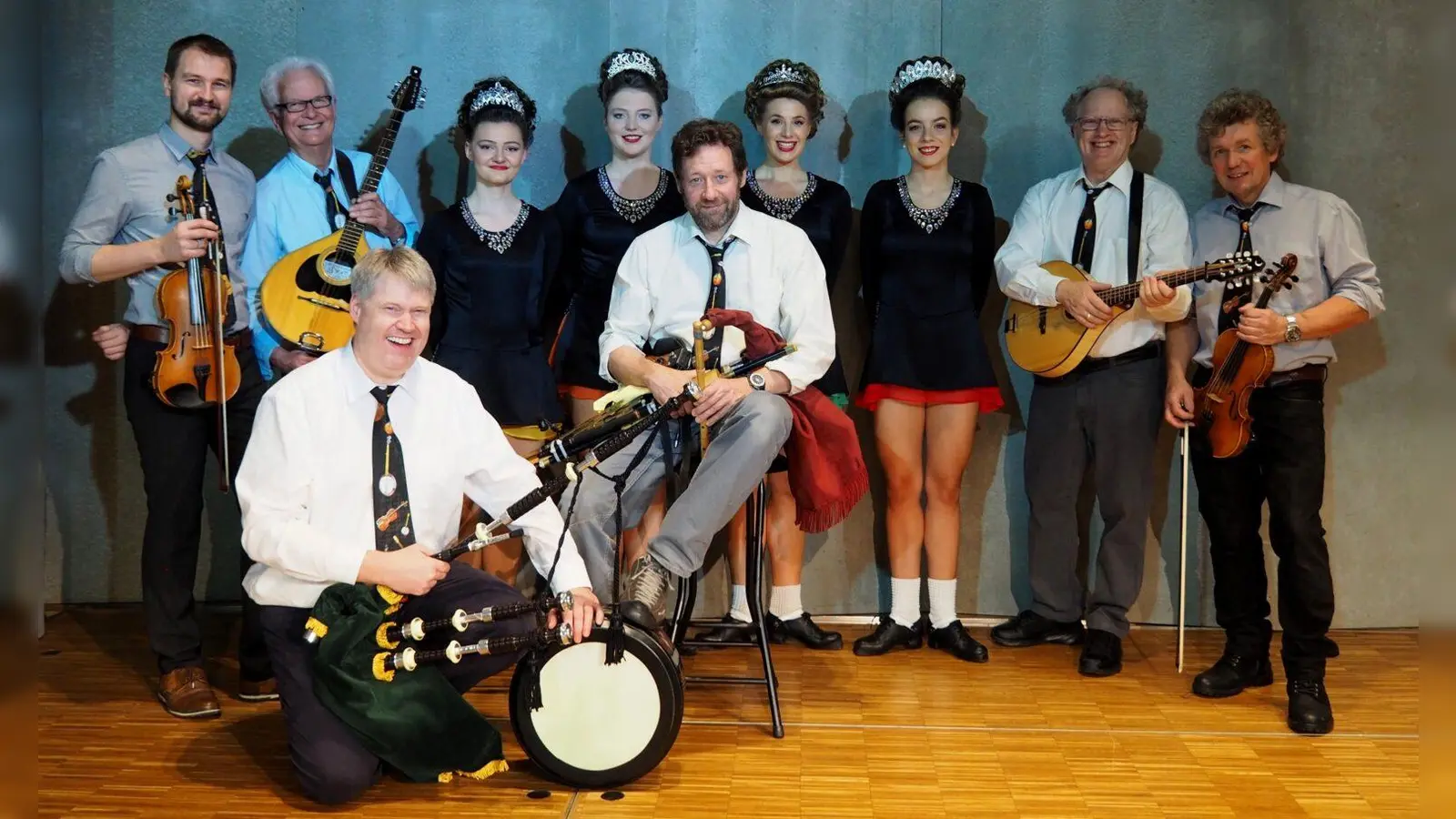 Die internationale Band „Matching Ties” spielt bei der Folk Night irische Melodien. (Foto: va)