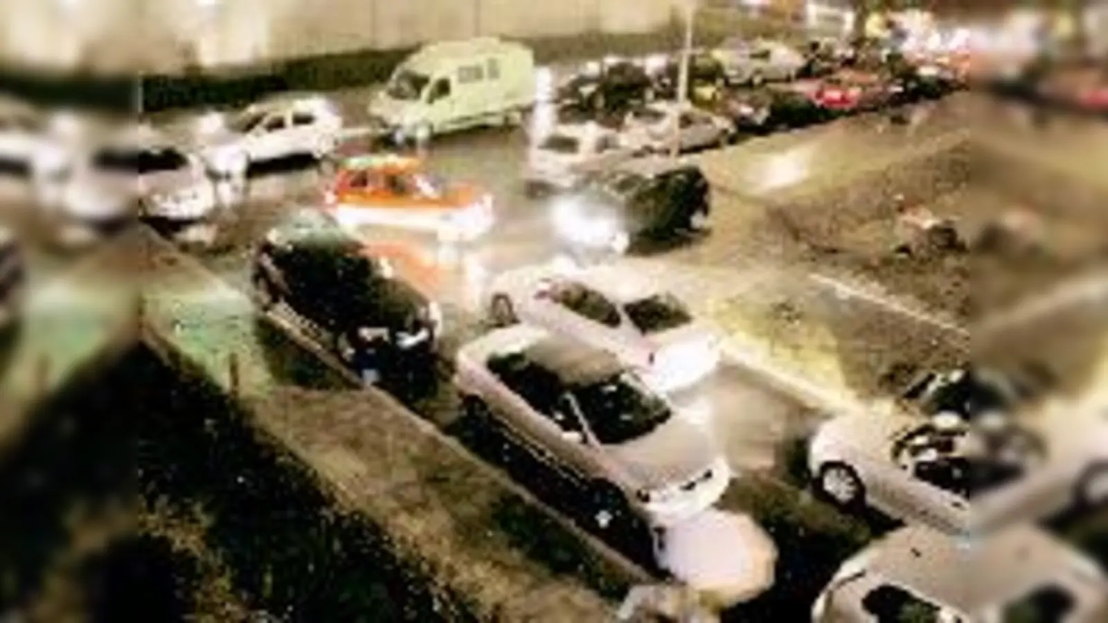 Abends herrscht in der Karpfenstraße Parkchaos, tagsüber wenden unzählige ATU-Kunden.  (Foto: Privat)